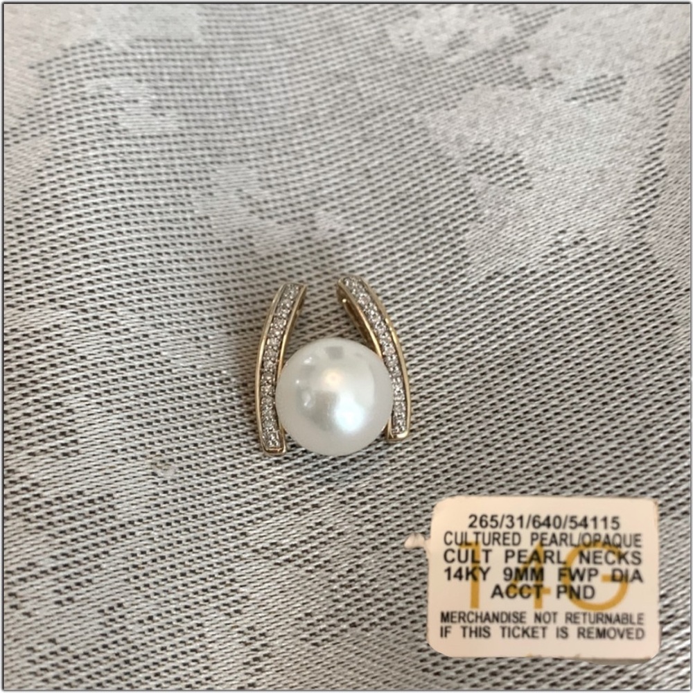 NWT 14k Gold Genuine Pearl pendant w/ diamond accents